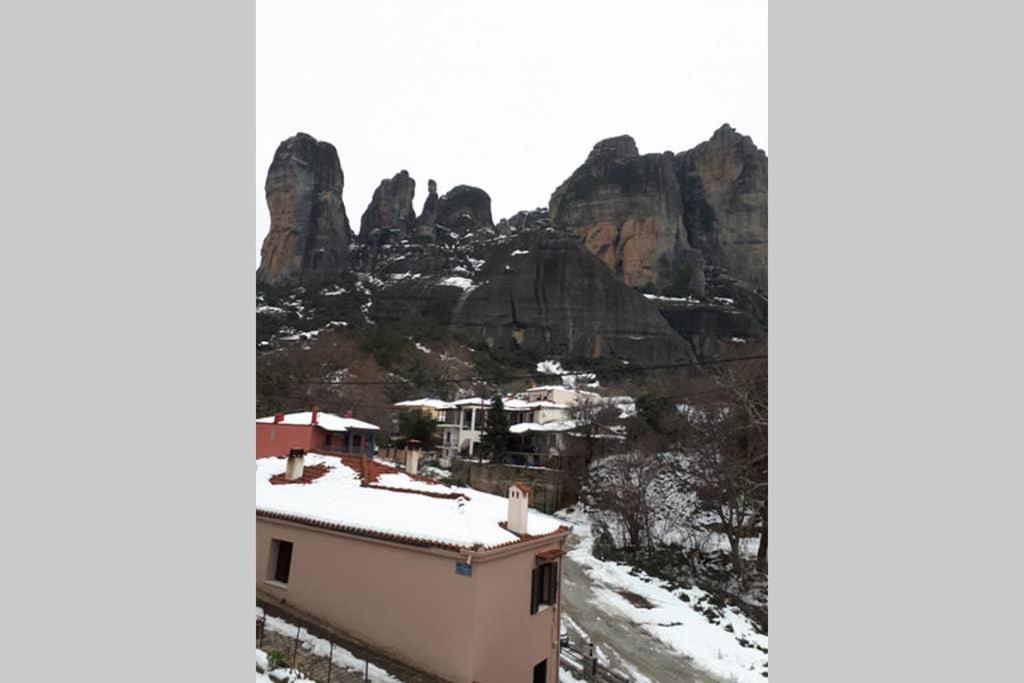 شقة The House Under The Rocks Of Meteora 1 كالامباكا المظهر الخارجي الصورة
